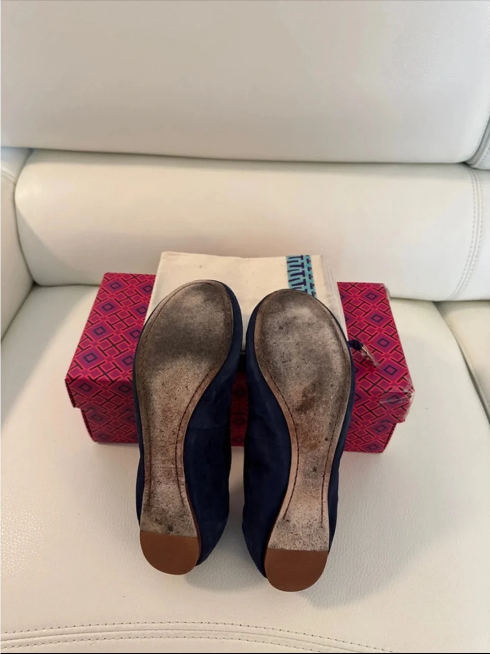 TORY BURCH NAVY SUEDE ROUND TOE LOGO BALLET FLATS